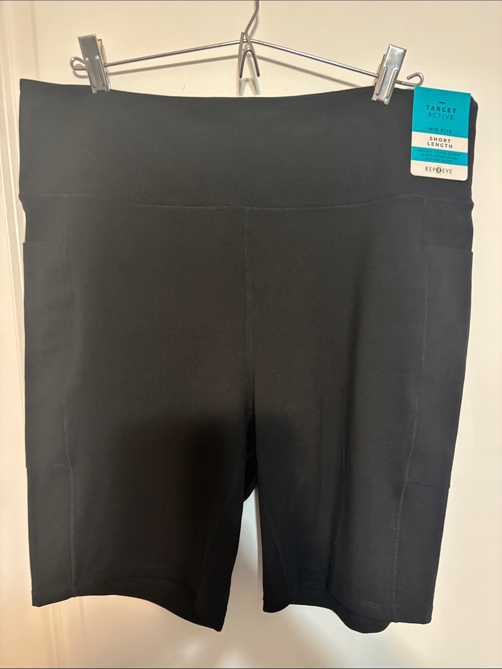 Target Active Black Mid-Rise Short-Length Bike Shorts with Side Pockets